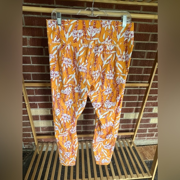 Golden yellow floral leggings - Picture 2 of 3
